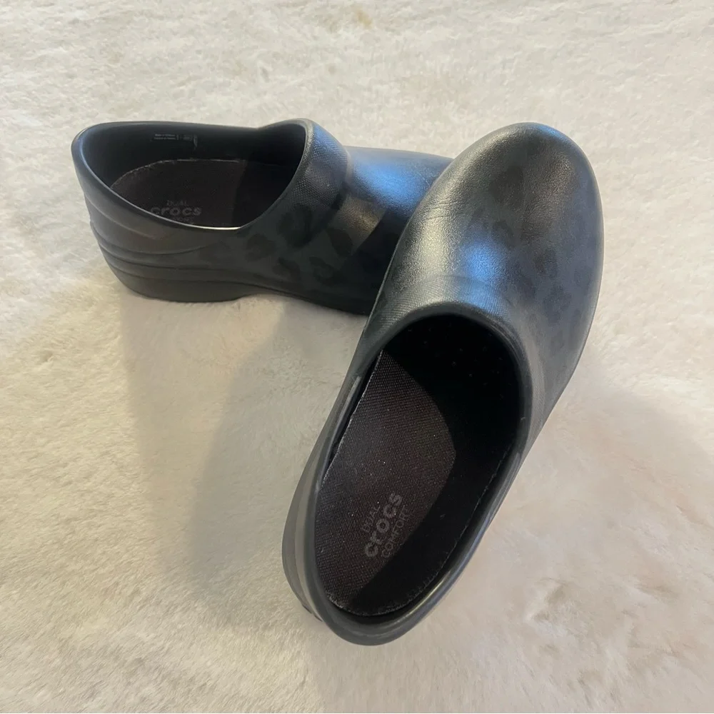 CROCS women Black‎ Leopard Slippers